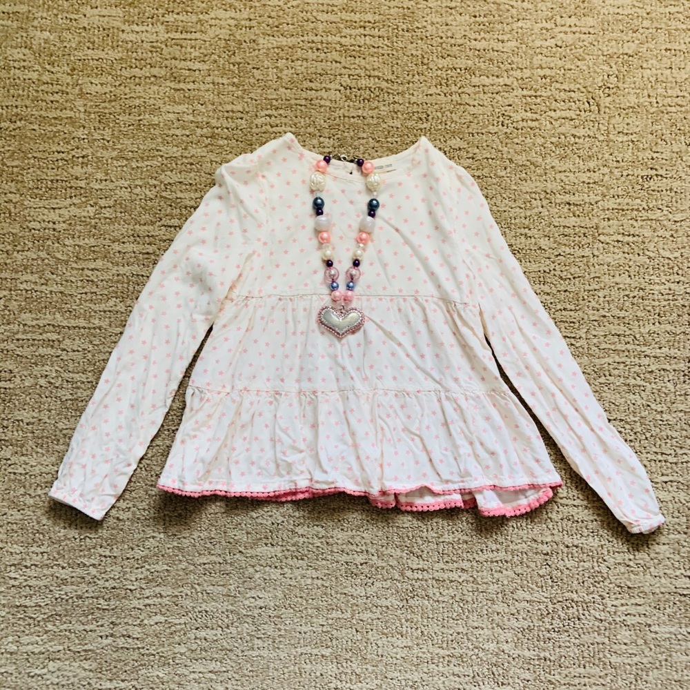 Long sleeve shirt/necklace